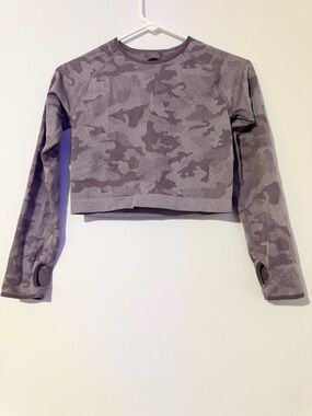 New Mix Purple Camo Print Active Crop Top w/ Thumb Holes & Back Details